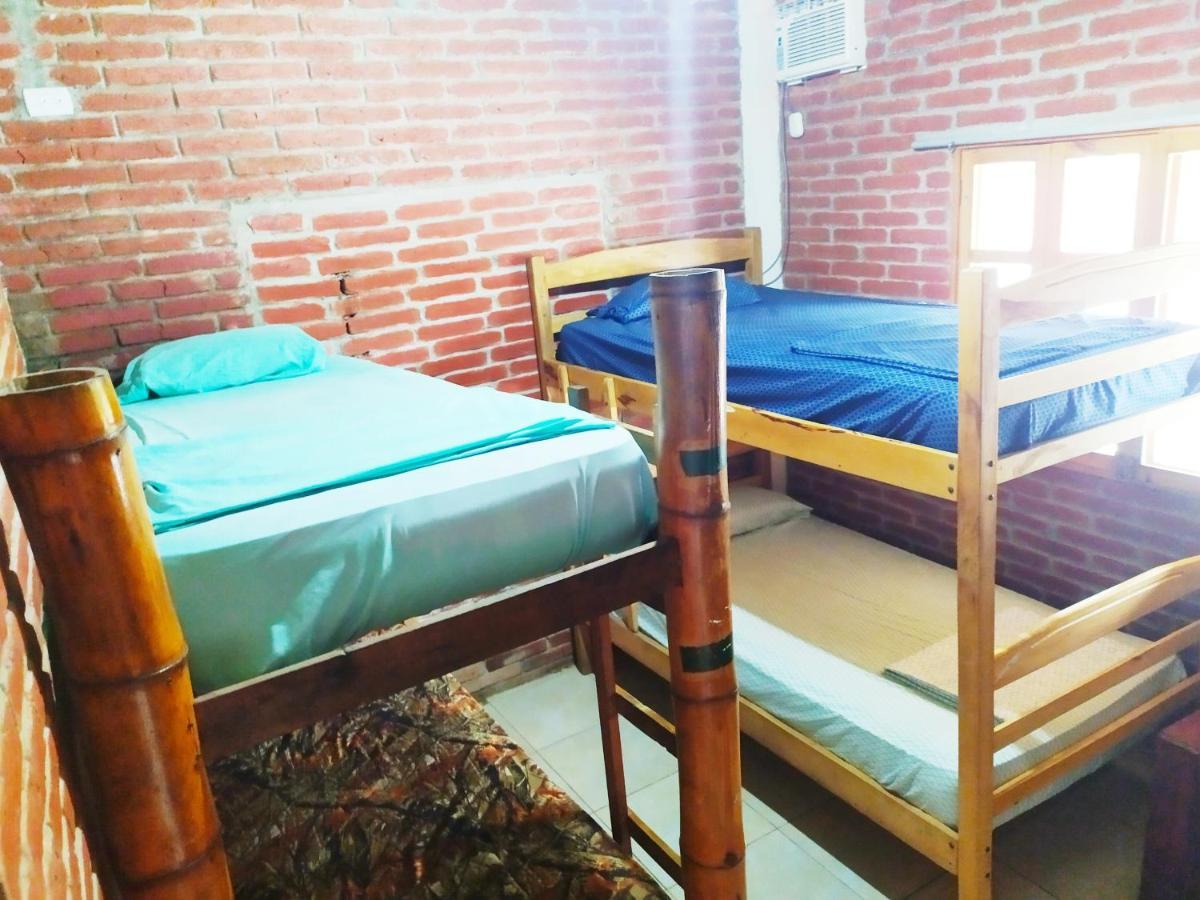 Iguana Beach House Hostel Montañita Buitenkant foto