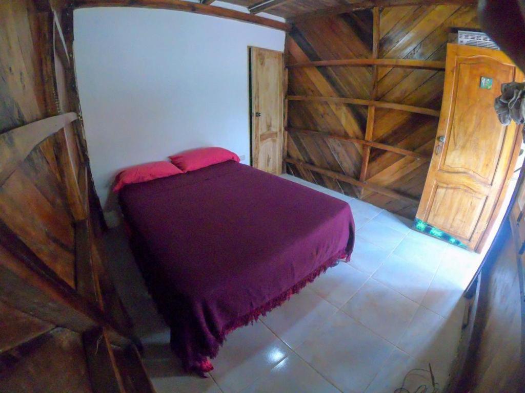 Iguana Beach House Hostel Montañita Buitenkant foto