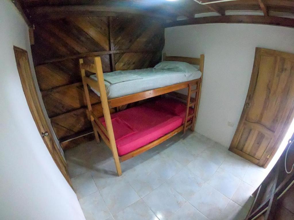 Iguana Beach House Hostel Montañita Buitenkant foto
