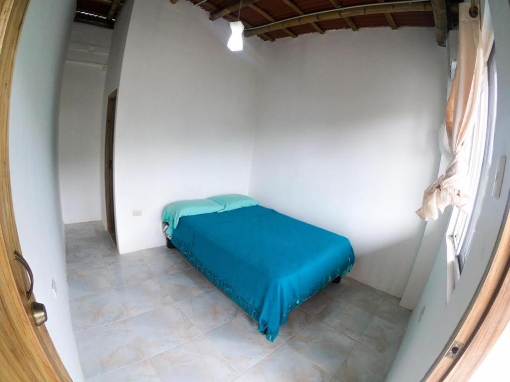 Iguana Beach House Hostel Montañita Buitenkant foto