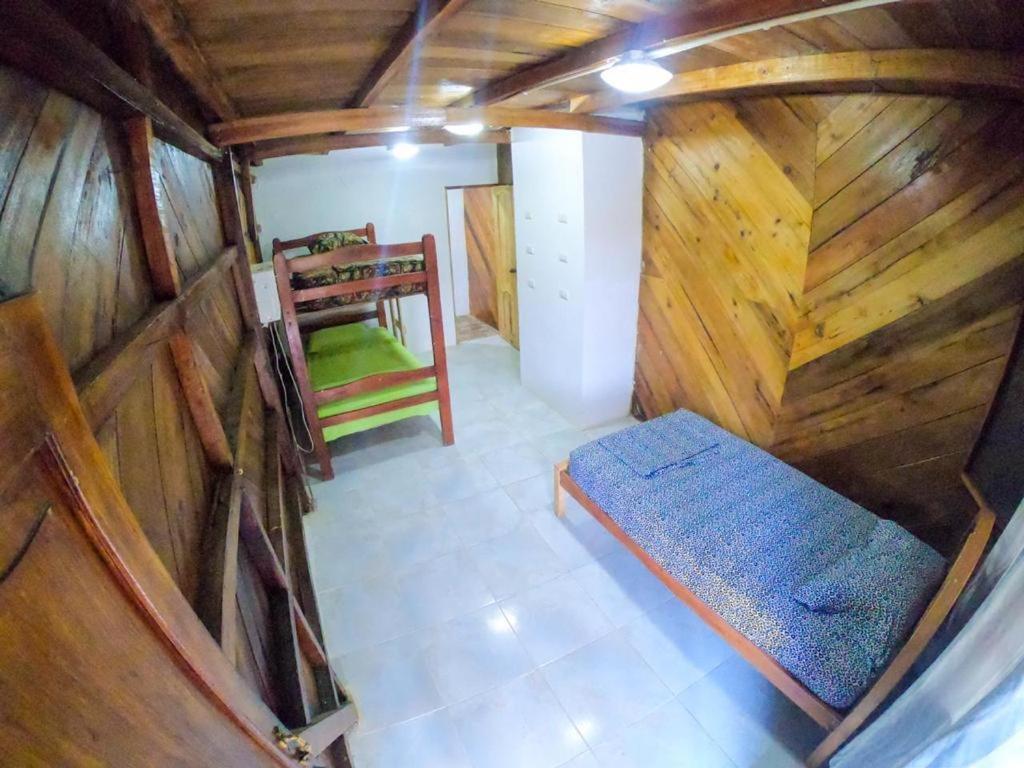 Iguana Beach House Hostel Montañita Buitenkant foto