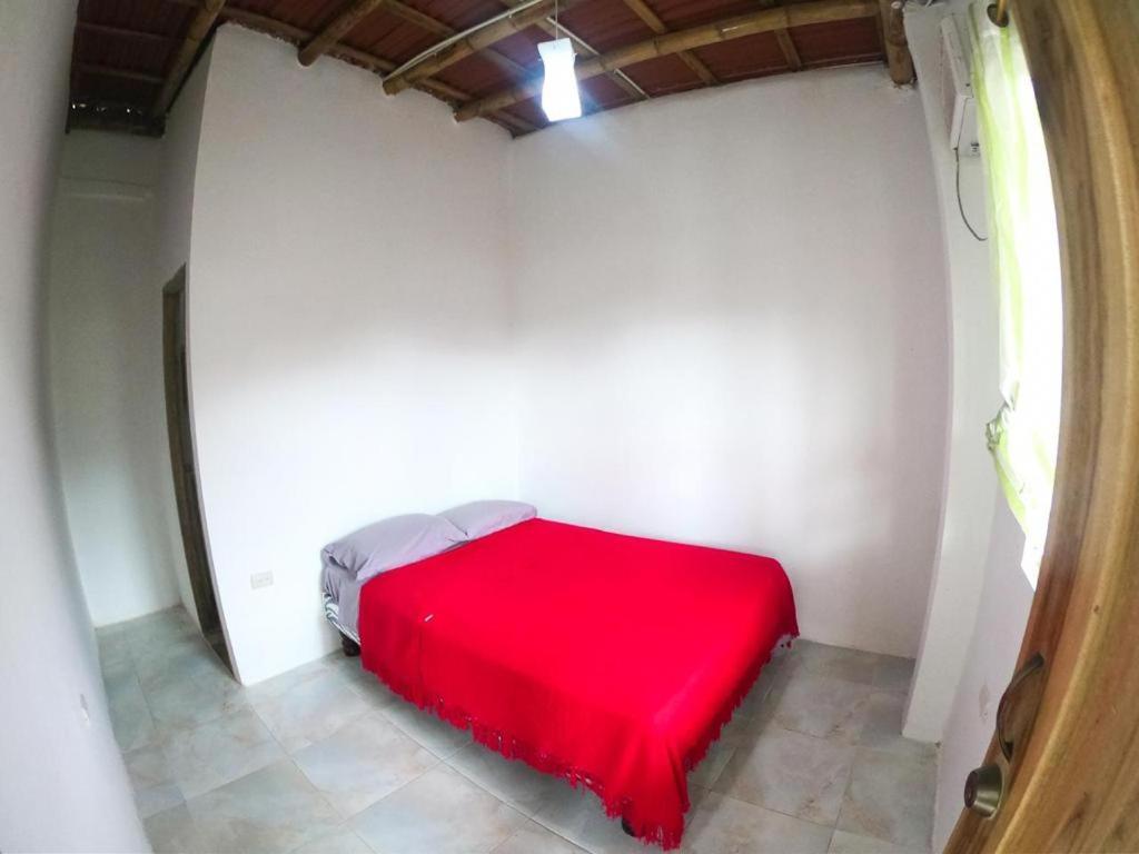 Iguana Beach House Hostel Montañita Buitenkant foto