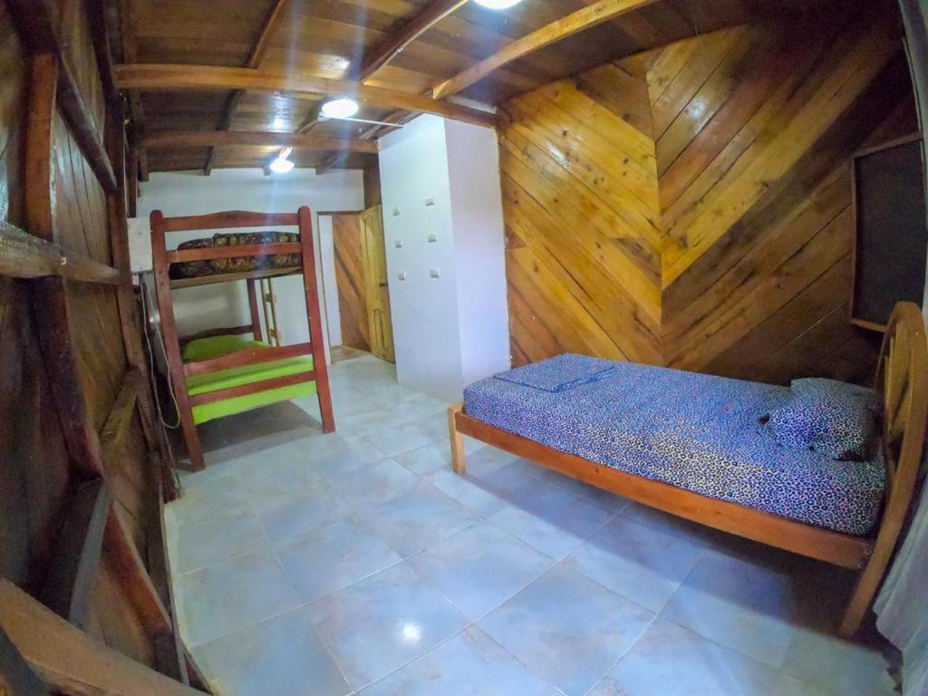Iguana Beach House Hostel Montañita Buitenkant foto