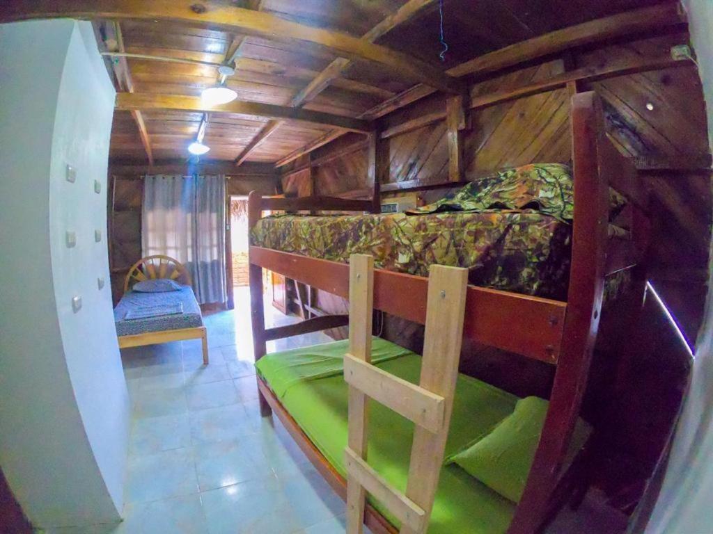 Iguana Beach House Hostel Montañita Buitenkant foto